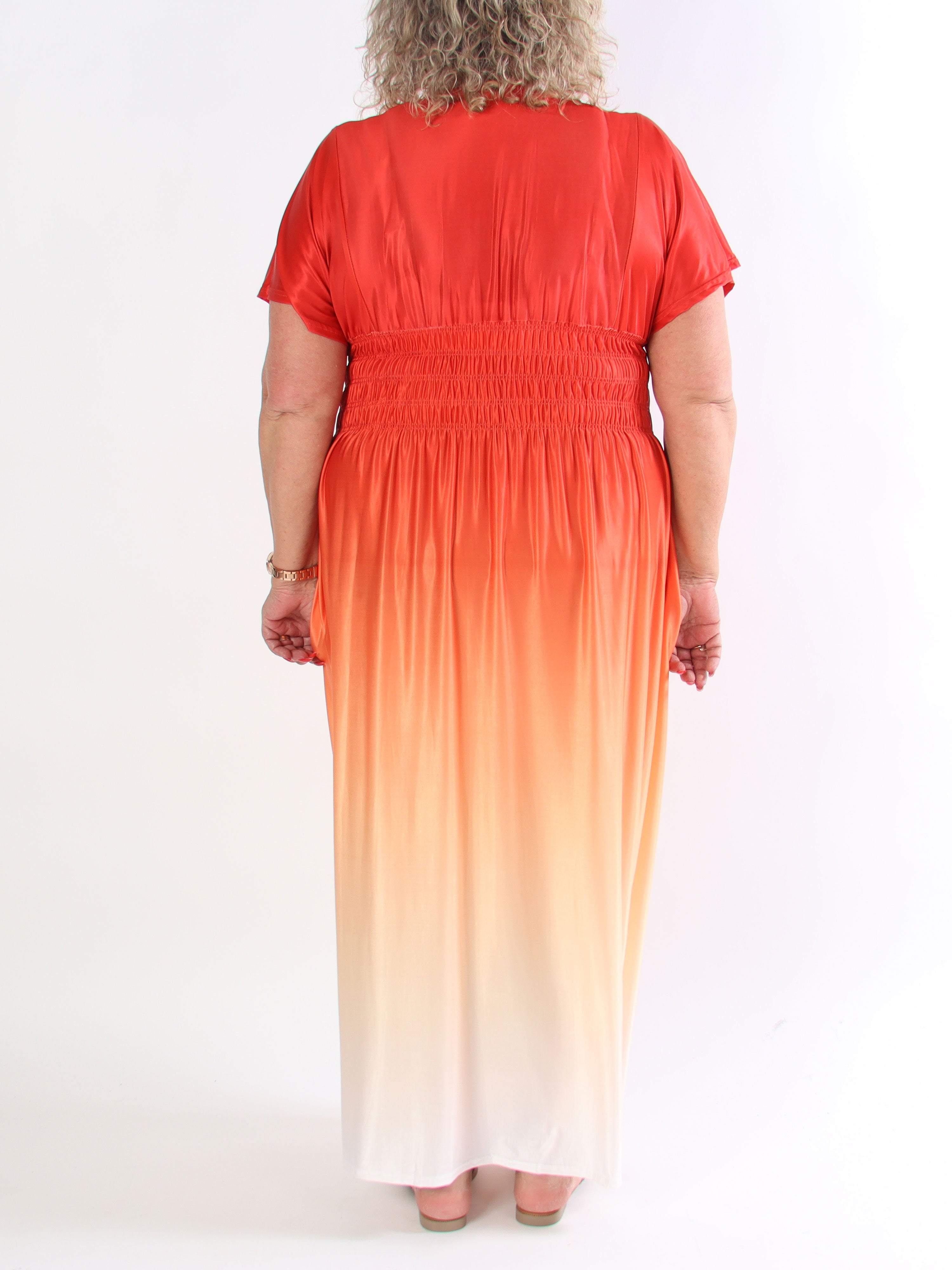 Pams Fade - Lång mångfärgad stretchig plus size klänning